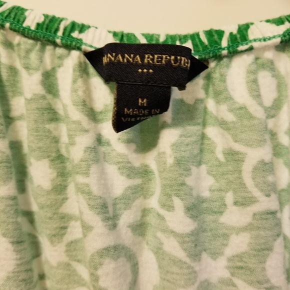 Banana Republic medium henley tshirt - Picture 3 of 4